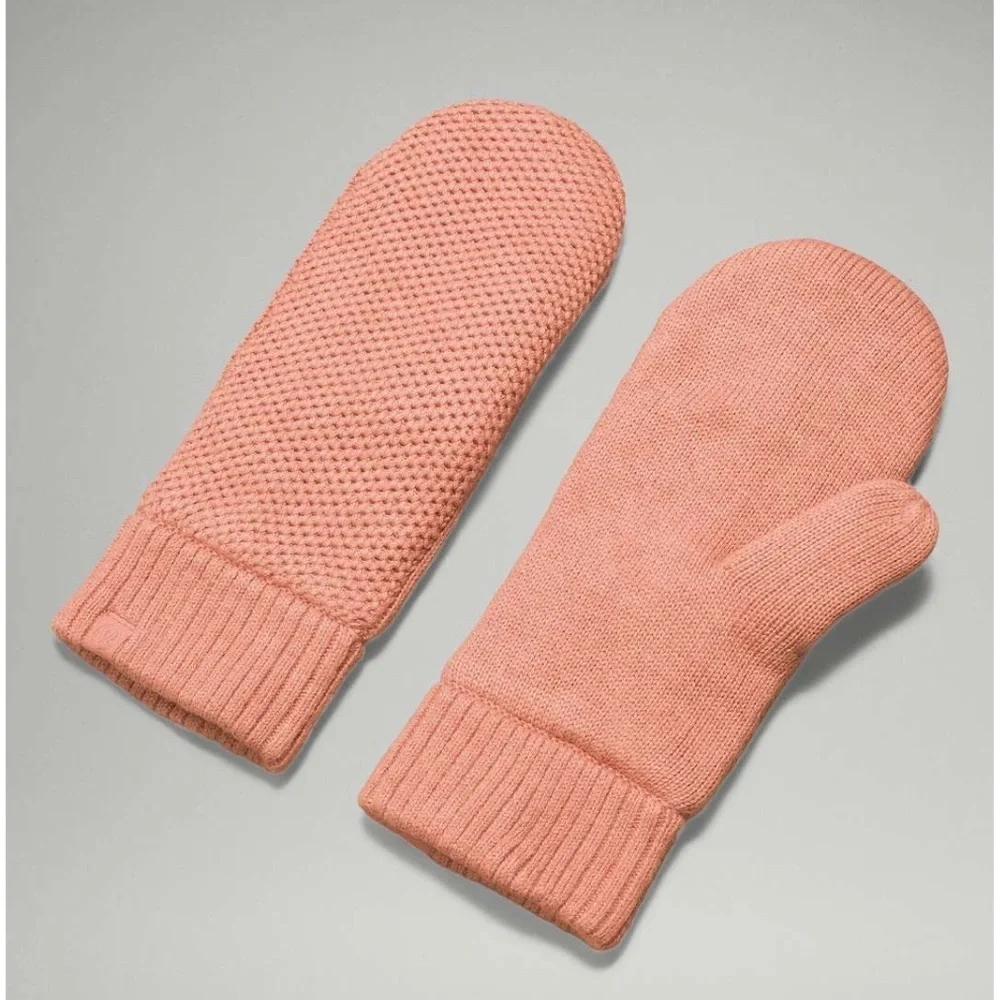 Lululemon Fleece-Lined Knit Mittens in Heathered Pink Savannah